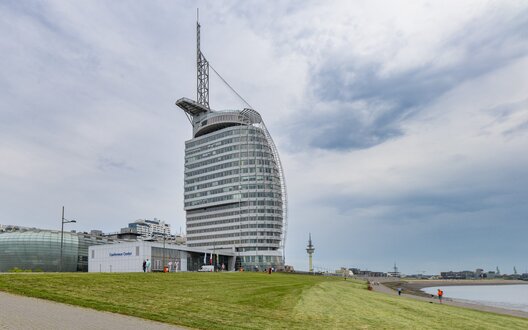 Das Atlantic Hotel Sail City in Bremerhaven von Außen. | © BIS/Wolfgang Heumer