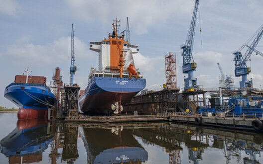 Die Schiffbauer der Bredo Dry Docks halten den Welthandel am Laufen | © BIS / Heumer