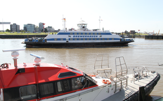 Die Bremerhavener Weserfähre auf dem Wasser